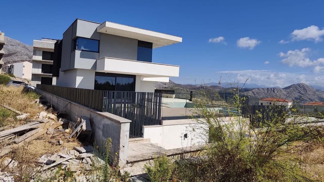 Slika uz članak: Stambeno poslovna zgrada i vila: Po nalogu POSKOK-a zaplijenjena imovina velike vrijednosti