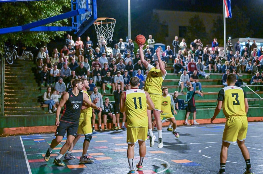 Slika uz članak: Još jedna lijepa košarkaška večer u Šancu – polufinale Ljetne lige donijelo okršaje kvartova i kafića, u oba su bili uspješniji kafići!