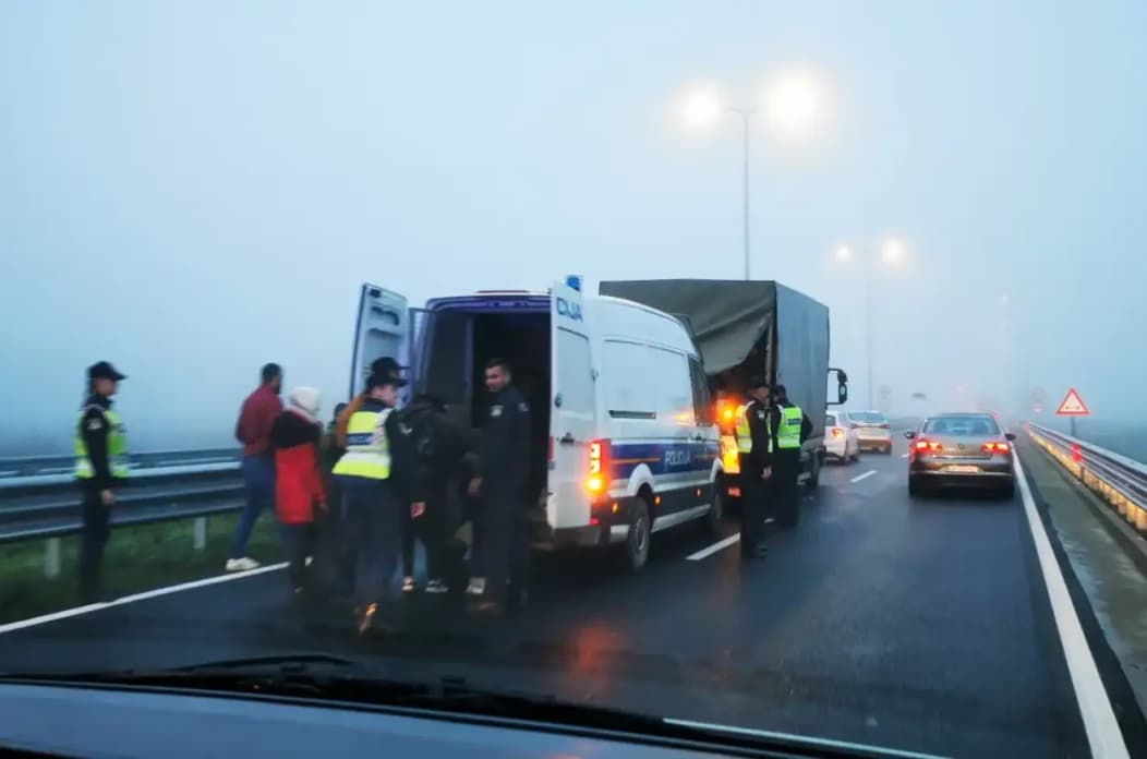 Slika uz članak: Uhvaćen još jedan krijumčar migranata! Slovak (21) teretno vozilo natrpao ljudima i njime stigao do Netretića!