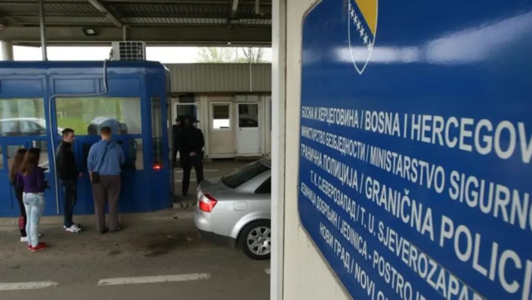 Slika uz članak: Duge kolone na ulazu u BiH na nekoliko graničnih prelaza
