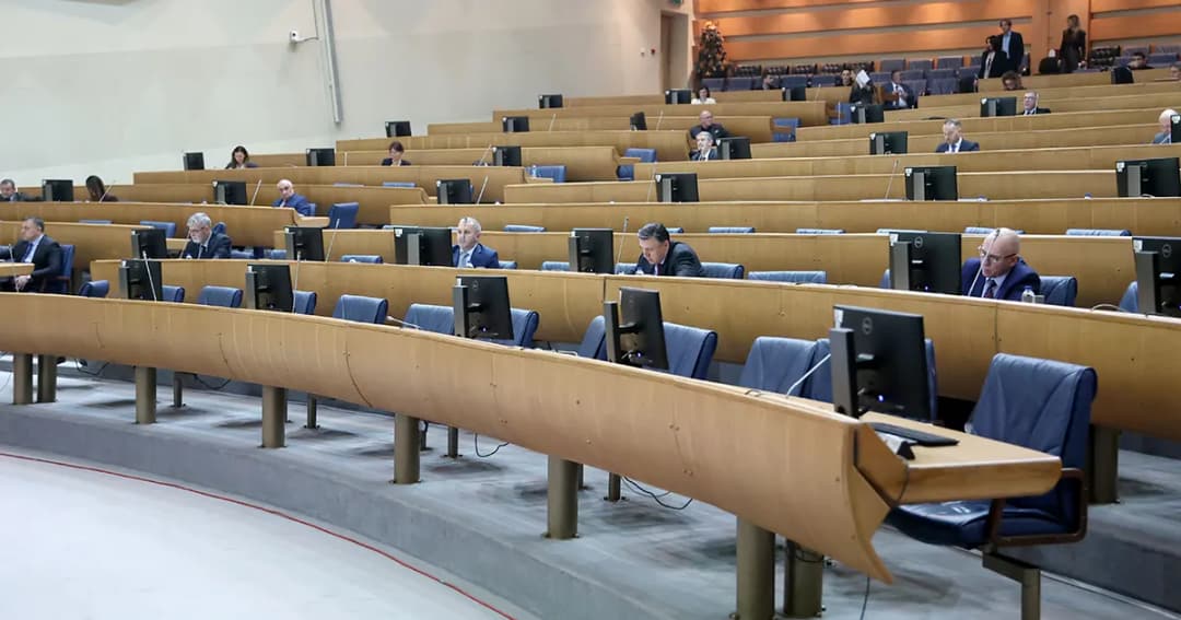 Slika uz članak: Četrnaest državnih poslanika traži suspenziju specijalnih i paralelnih veza RS-a i Srbije