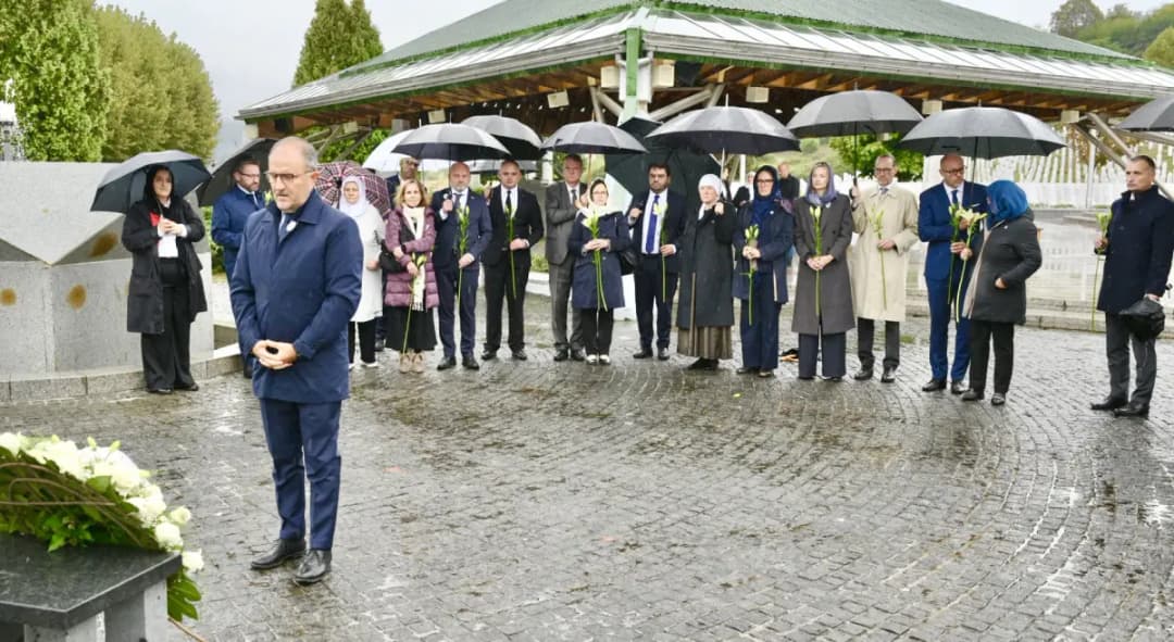 Slika uz članak: Soreca u Potočarima: Nema mjesta negiranju genocida ni veličanju ratnih zločinaca
