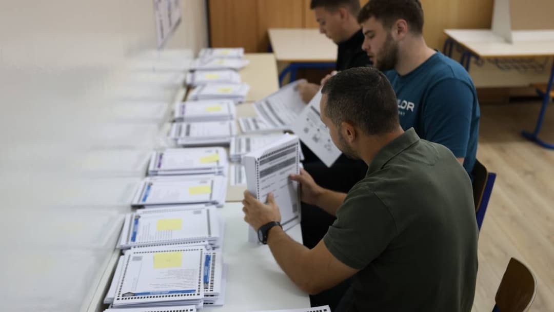 Slika uz članak: CIK naložio otvaranje vreća s biračkim materijalom radi provjere sadržaja
