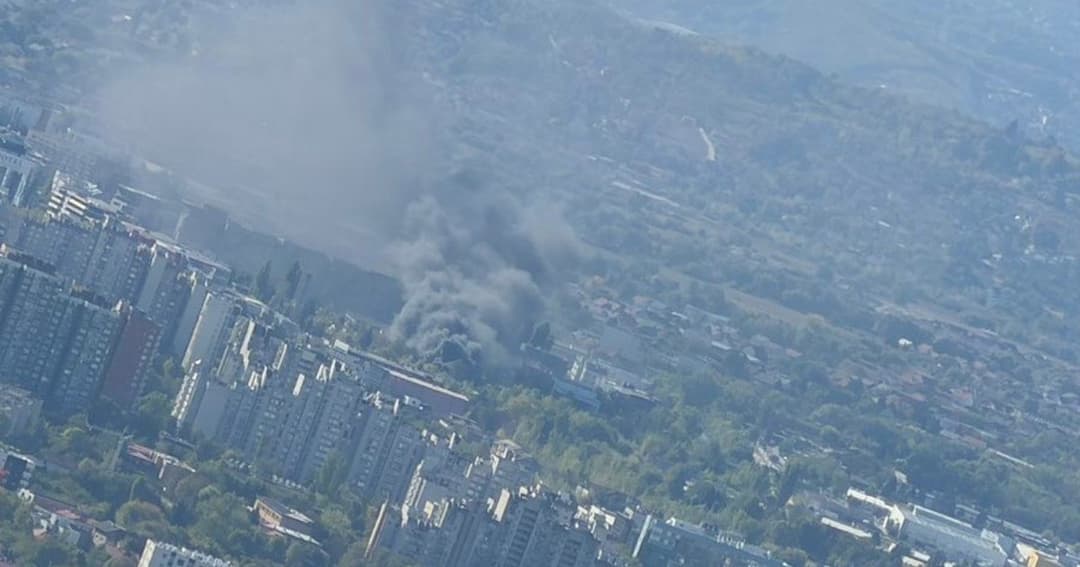 Slika uz članak: Požar u Sarajevu u poslovnoj zoni nekadašnjeg giganta