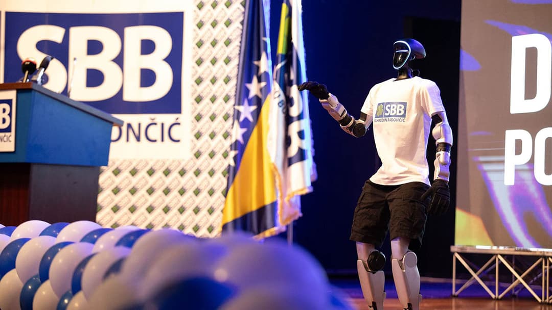 Slika uz članak: Humanoidni robot privukao pažnju na centralnom skupu SBB-a u Sarajevu