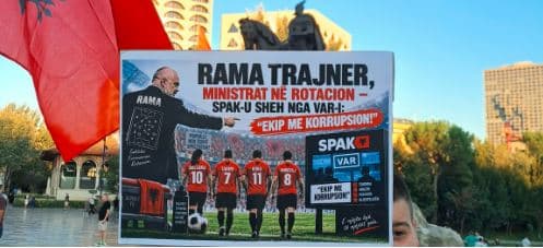 Slika uz članak: “Kjo është java e mosbindjes civile”/ Qytetari: Protestën nuk e ndalin dot me forcë e presione! Shqipëria është zgjuar, bulevardi është mbushur plot