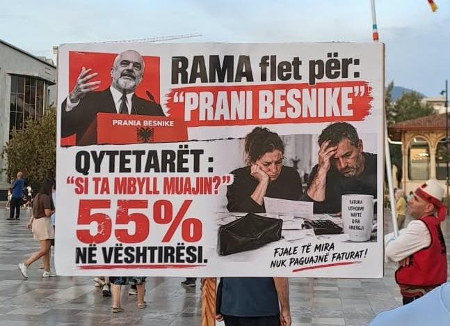 Slika uz članak: Protesta e 111-të, qytetarët mesazh Ramës: Dorëheqja është minimumi!