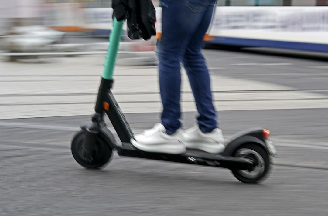 Slika uz članak: Na Hrvaškem višje kazni za prometne prekrške, strožja pravila tudi za voznike električnih skirojev