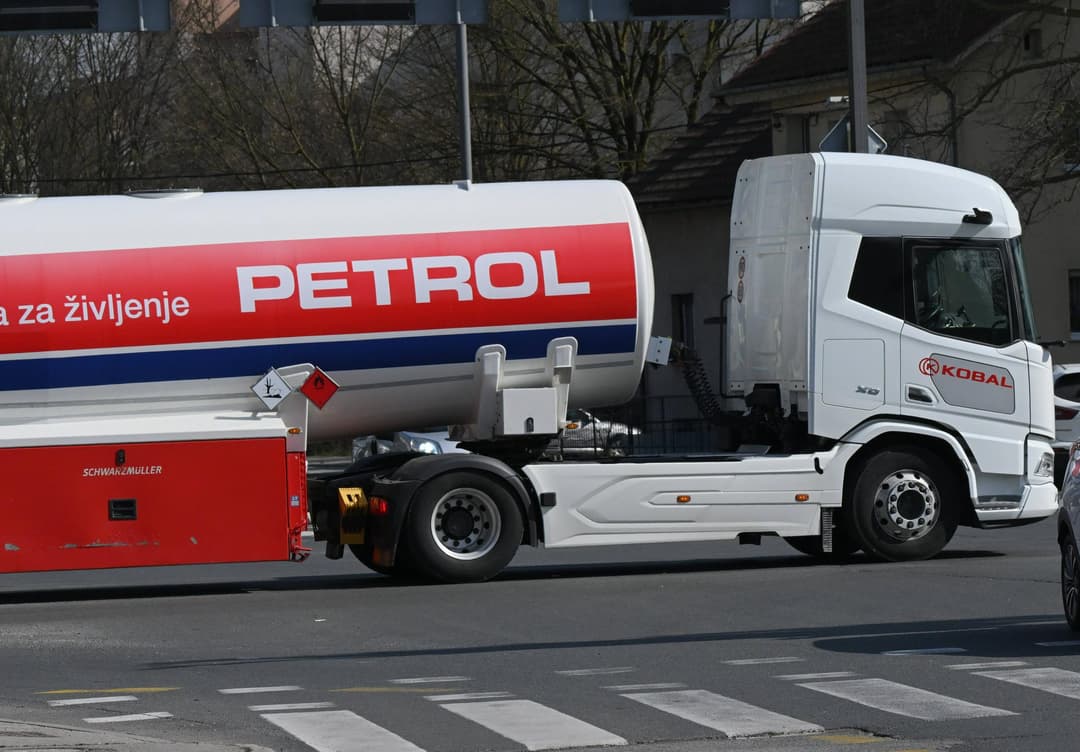 Slika uz članak: Po omejitvah Savdske Arabije v Petrolu zagotavljajo: Oskrba z gorivi za zdaj nemotena