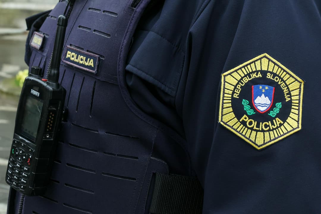 Slika uz članak: 19-letnik osumljen, da je v Medvodah zažgal predtem ukradeno vozilo