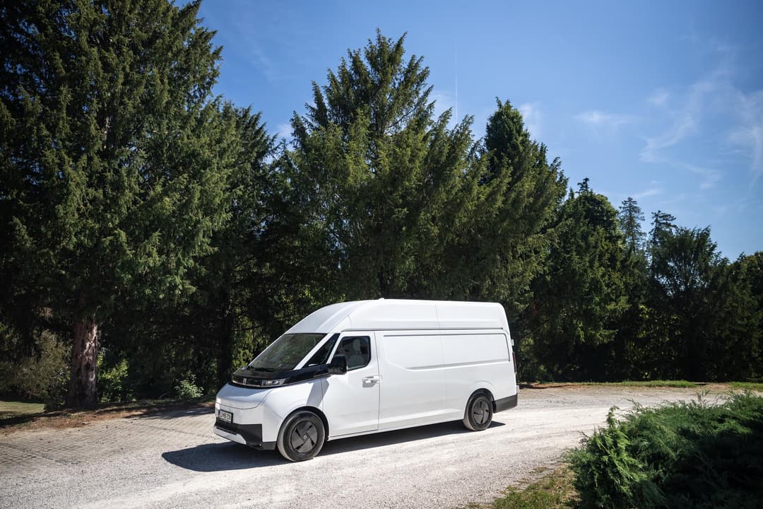 Slika uz članak: Kako učinkovit je natovorjen električni dostavnik na avtocesti?