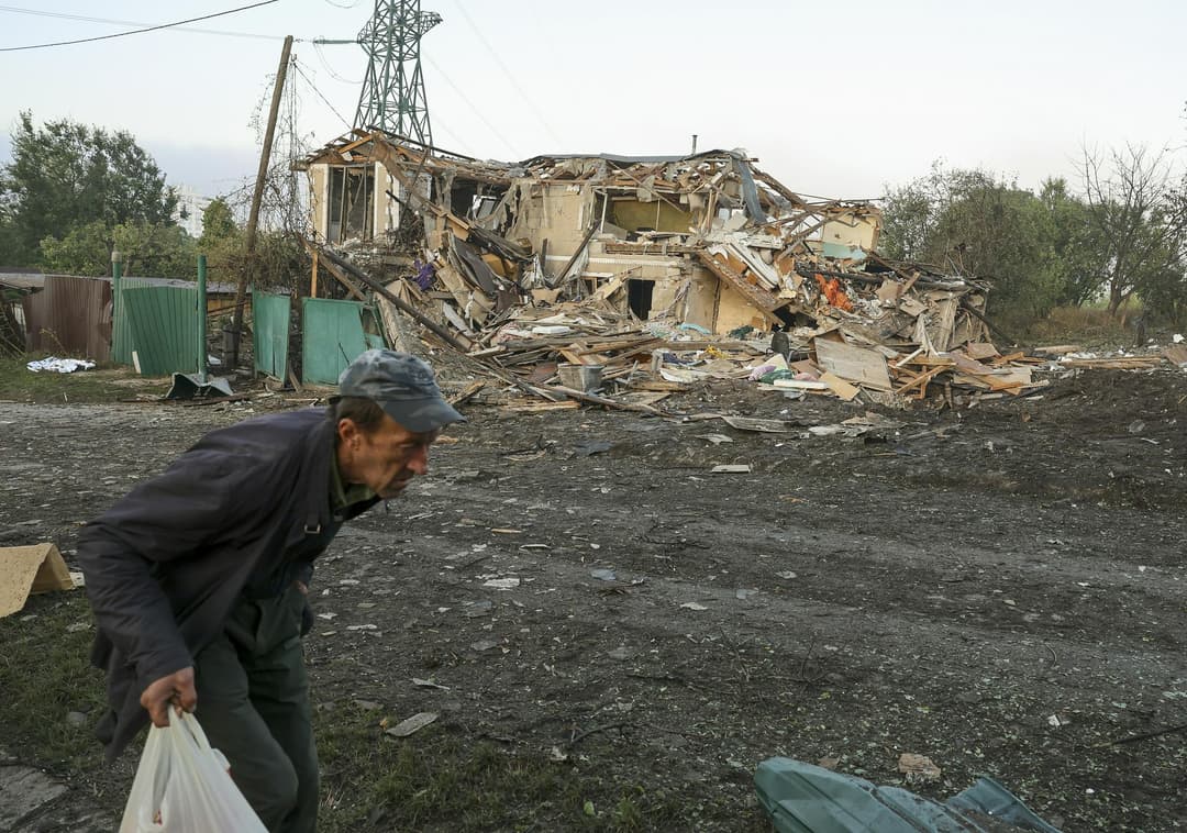 Slika uz članak: Iz Kijeva poročajo o štirih žrtvah ruskih napadov z raketami in letalniki. Med ubitimi otrok.