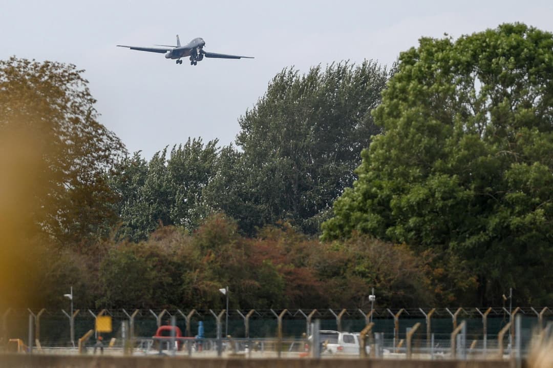 Slika uz članak: Trump potrdil, da so ZDA bombnike iz britanskega oporišča Fairford umaknile zaradi groženj