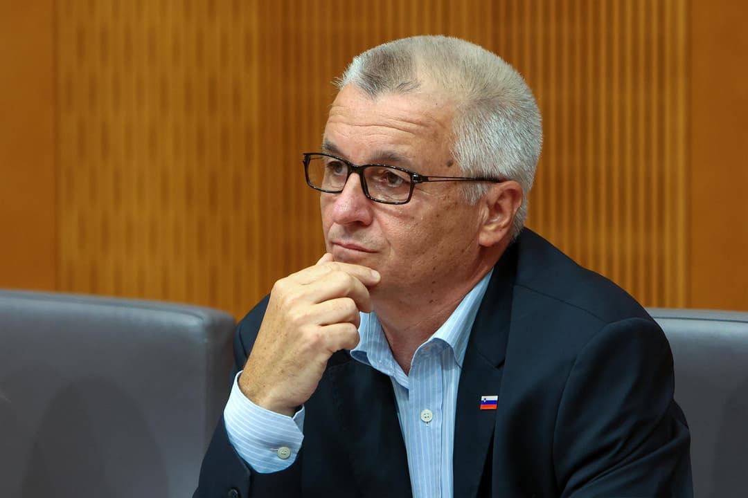 Slika uz članak: Rado Gladek: Državljane bi vprašali o "zmanjšanju birokratskega aparata javne uprave"