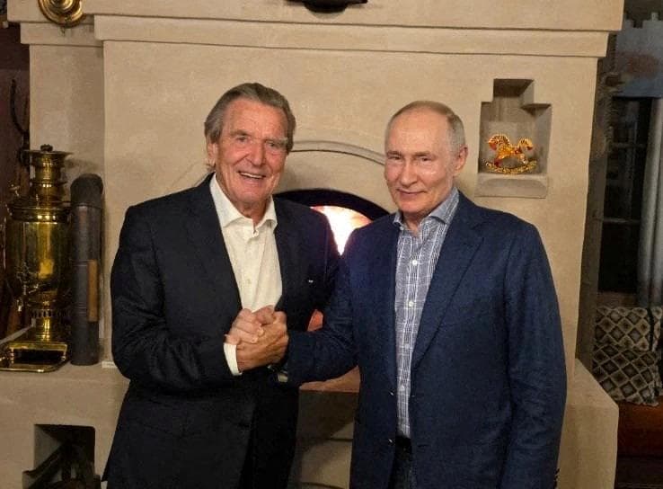 Slika uz članak: Putin na rojstnodnevni zabavi gostil "starega prijatelja" Schröderja