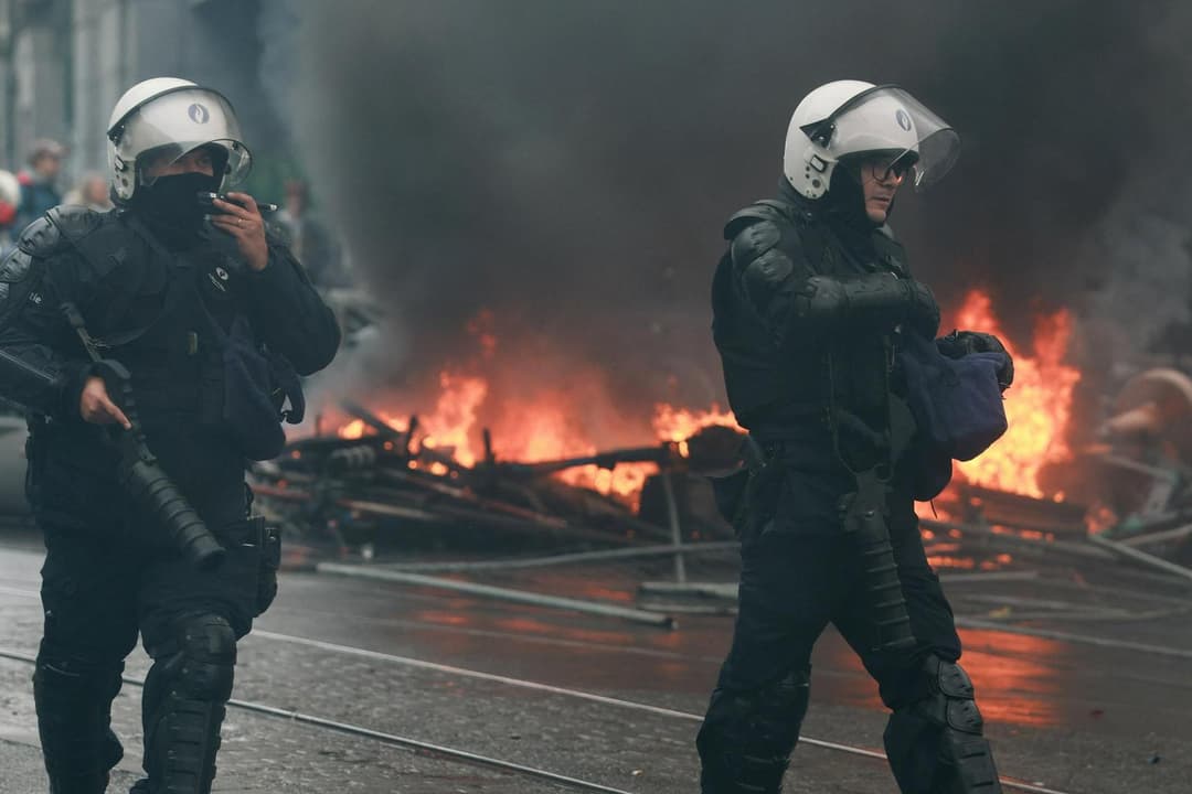 Slika uz članak: V Bruslju potekata stavka in protest proti varčevalnim ukrepom vlade. Prišlo je do nasilja.