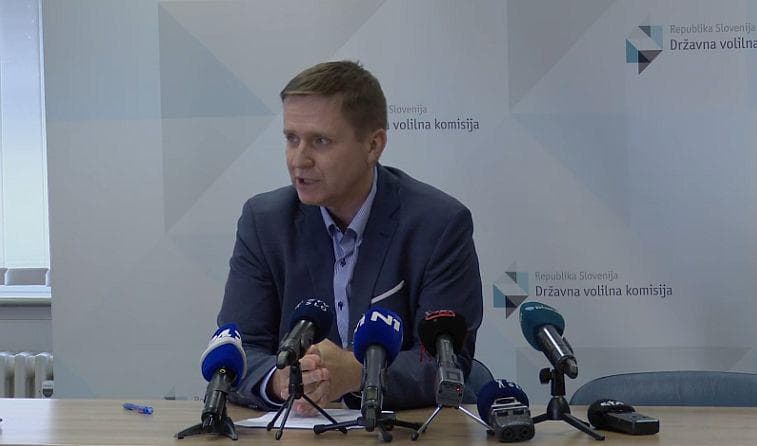 Slika uz članak: Zorčič: Visoka udeležba na referendumih, zaradi tega na nekaterih voliščih tudi v daljše vrste