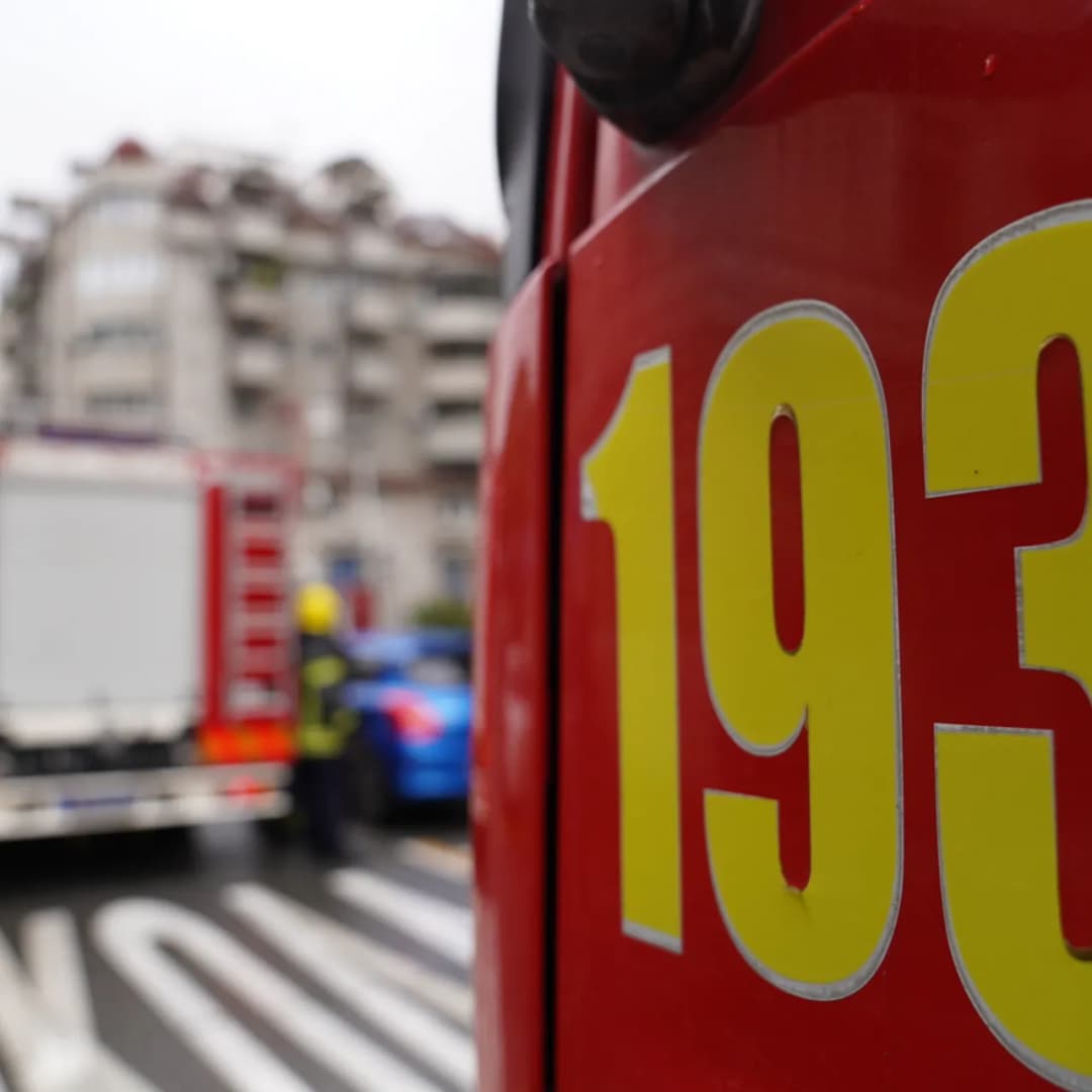 Slika uz članak: SPAŠENO 18 LJUDI Požar buknu u stanu na Novom Beogradu, intervenisala i Hitna pomoć