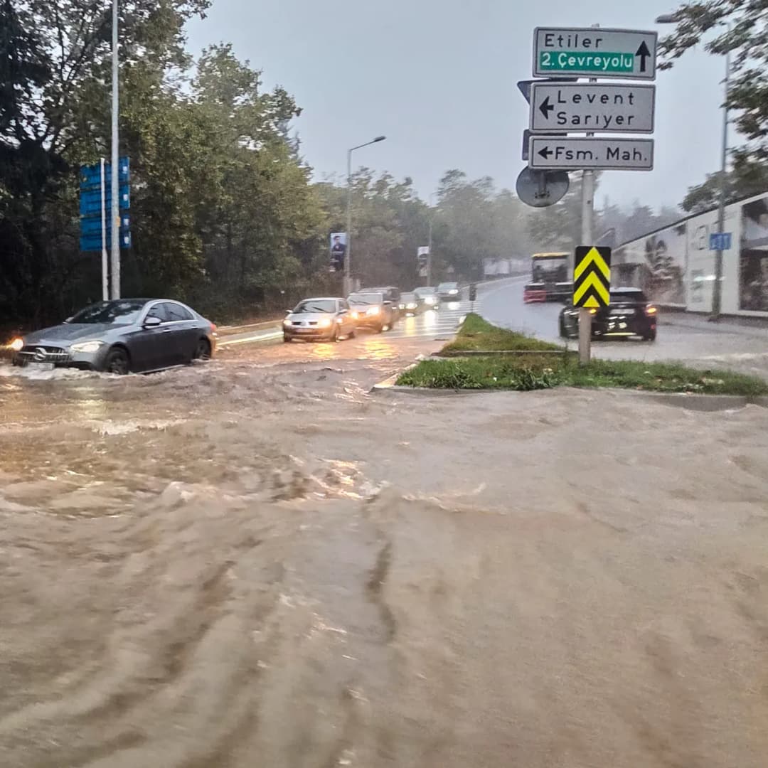 Slika uz članak: U Istanbulu zbog poplava zatvorene škole