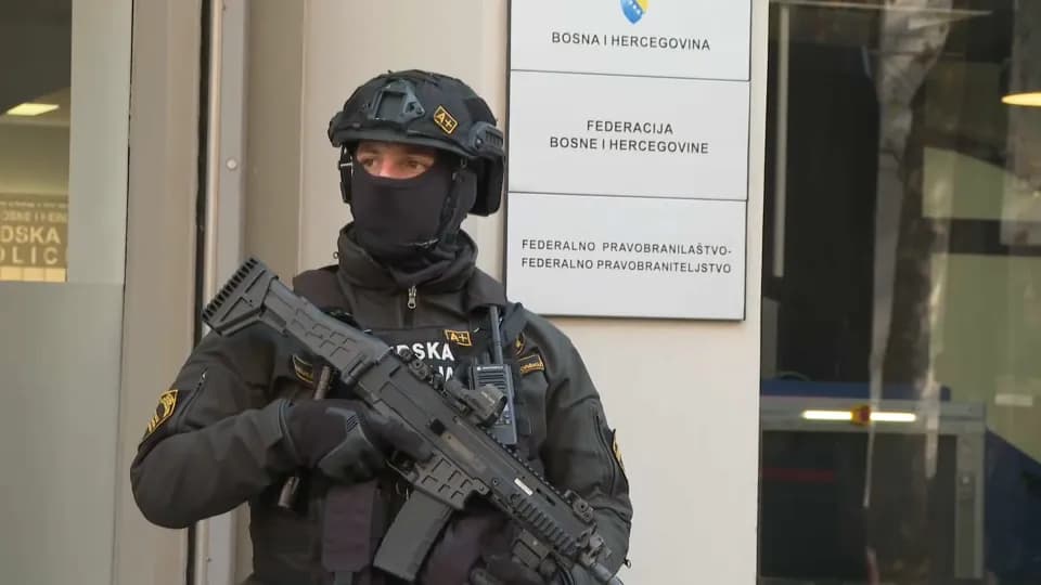 Slika uz članak: Velika policijska akcija u susjednoj državi: Kamioni s otpadom nezakonito uvezeni iz Hrvatske?