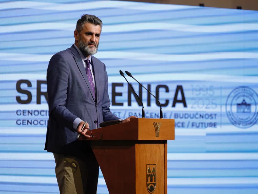 Slika uz članak: Suljagić: Zaslužna elita Sarajeva odlučila "vukovima" prepustiti Memorijalni centar Srebrenica