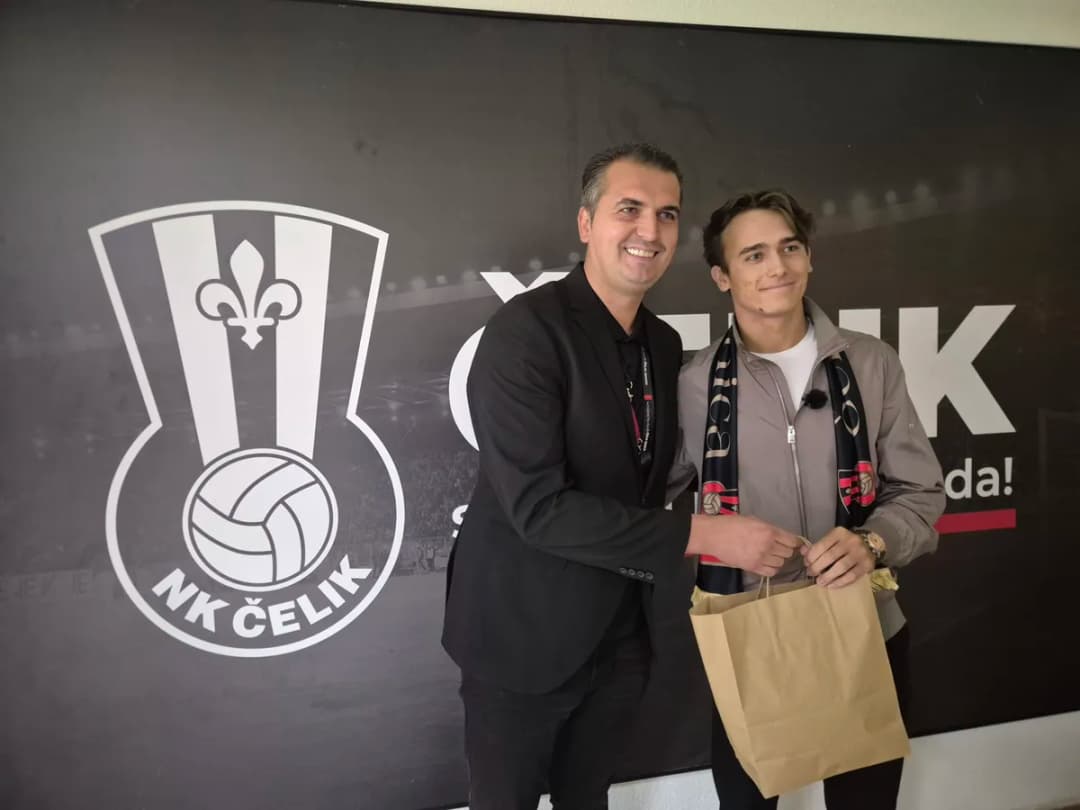 Slika uz članak: Mlada zvijezda Formule nakon 9 godina ponovo u Zenici: Dino Beganović bodri Čelik protiv Sarajeva