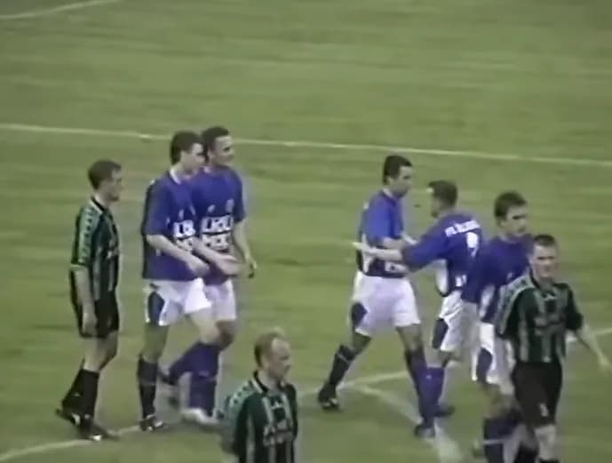 Slika uz članak: Emotivne scene: Mališani skandirali ime Edina Džeke, pogledajte kako im je Dijamant uzvratio
