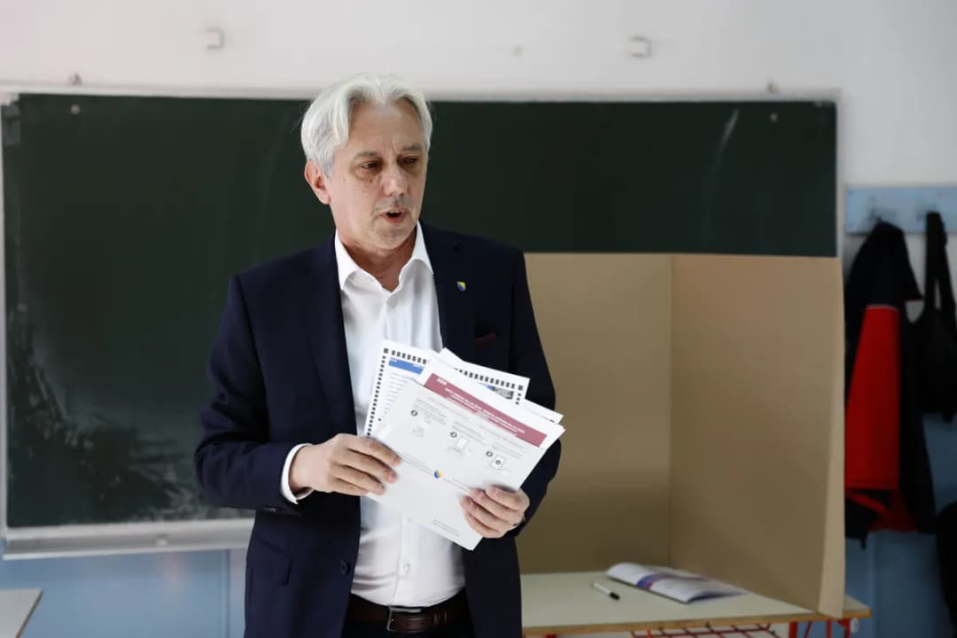 Slika uz članak: Kovačević prvo kritizirao plakate, sada tvrdi: “DF i ja smo ozbiljno pokradeni”