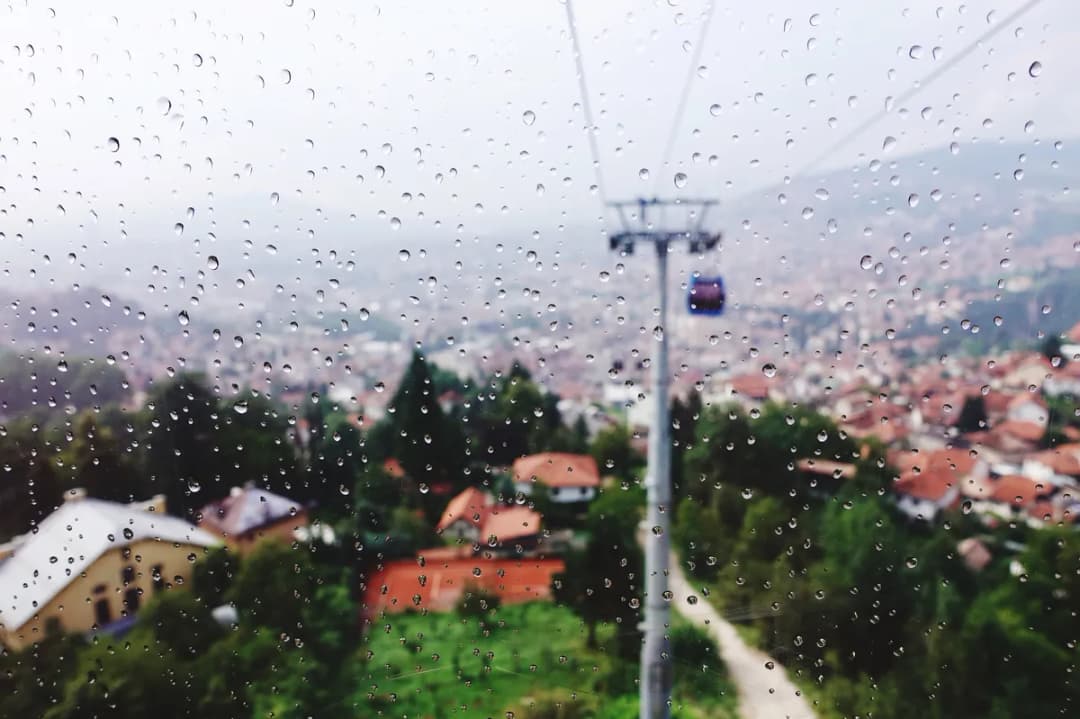 Slika uz članak: Još danas sunčano, od sutra velika promjena vremena u BiH: Kiša, pljuskovi i osjetno niže temperature