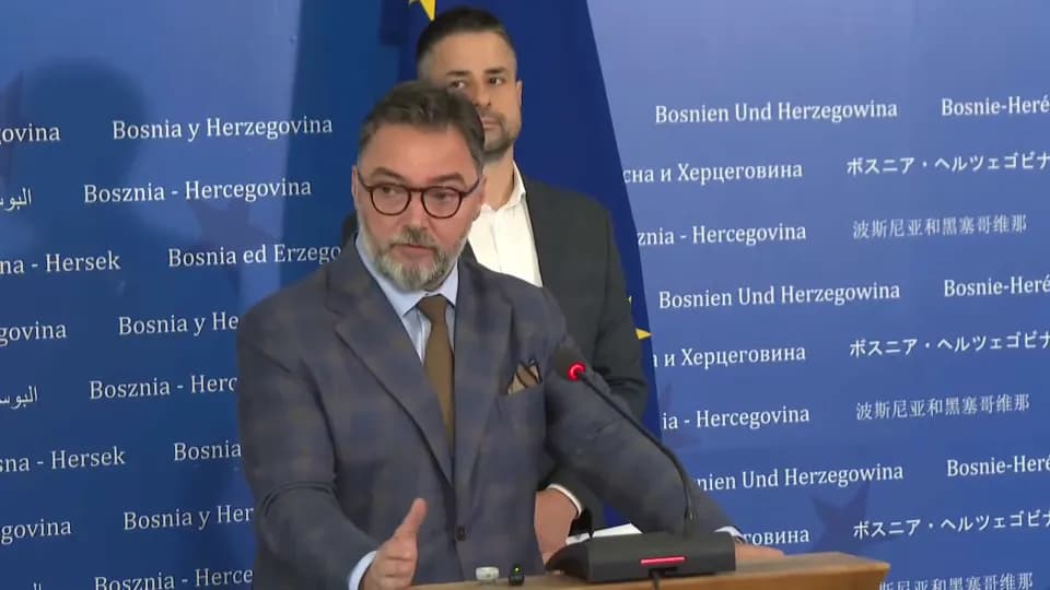 Slika uz članak: Košarac: Preko Konakovića smo sproveli naše interese, ako poljubi ruku Dodiku možda ostane tu duže