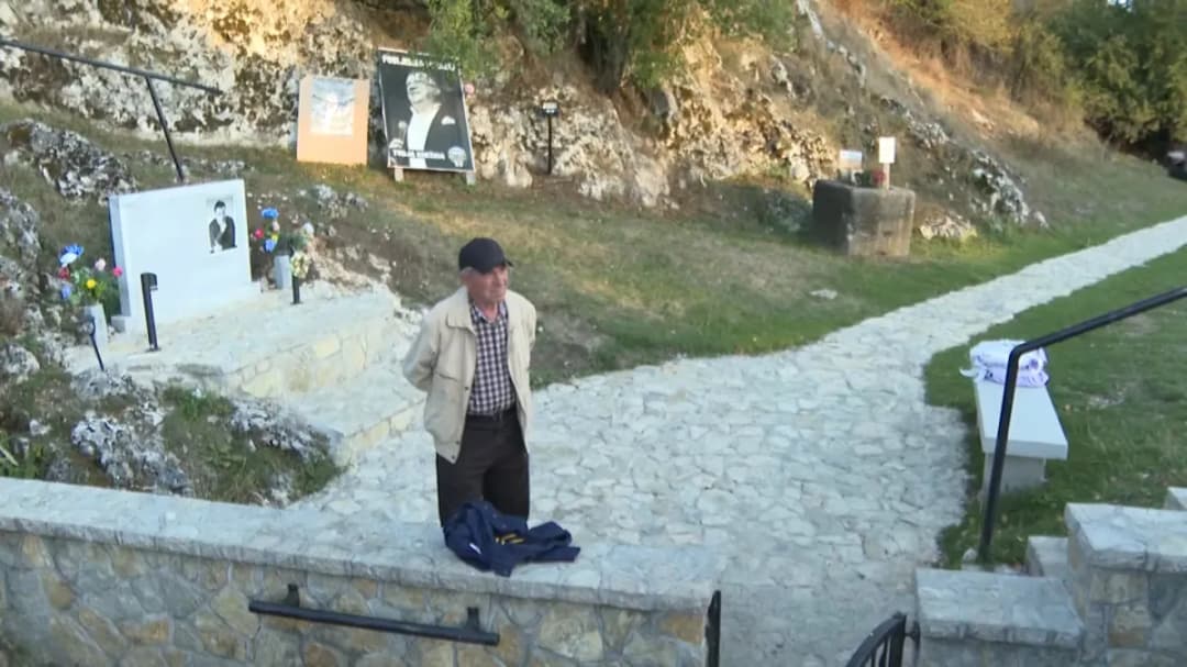 Slika uz članak: "Svi su ga voljeli": Prijatelji došli u Knežinu godinu nakon Halidove smrti