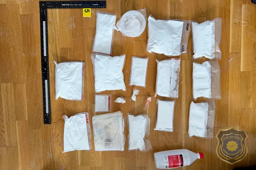 Slika uz članak: Predati Tužilaštvu: Poznat identitet uhapšenih kod kojih je pronađeno 12 kilograma droge u Sarajevu