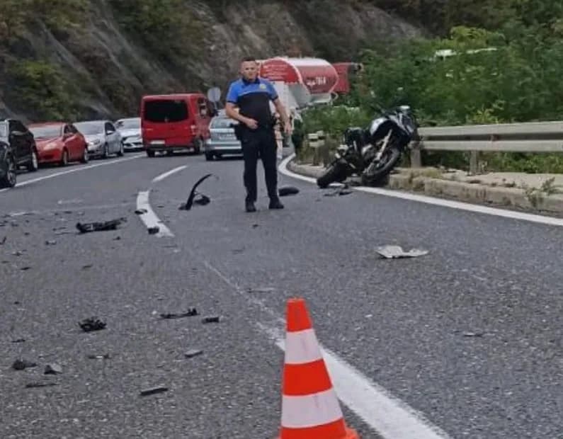 Slika uz članak: Teška saobraćajna nesreća na putu Konjic-Bradina: Motociklista zadobio povrede, prevezen u bolnicu