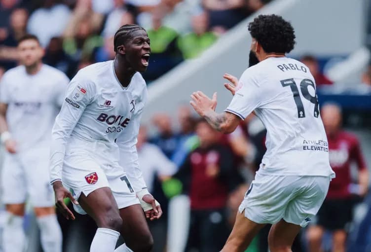 Slika uz članak: Spektakl na The Denu: Millwall i West Ham remizirali u jubilarnom derbiju (VIDEO)