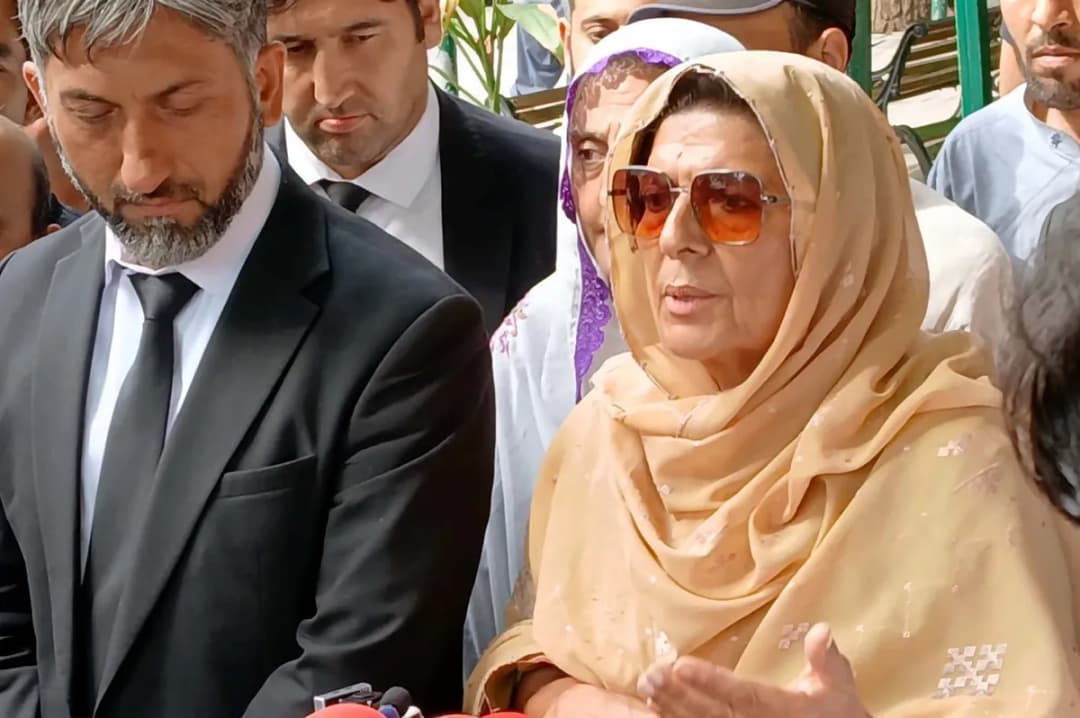 Slika uz članak: Uhapšena sestra Imrana Khana uoči velikih protesta u Pakistanu, porodica traži njeno hitno oslobađanje