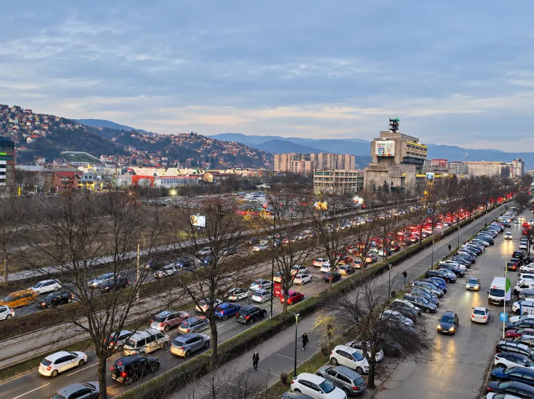 Slika uz članak: Jedna porodica, dva ili tri automobila: Koliko vozila BiH još može podnijeti?