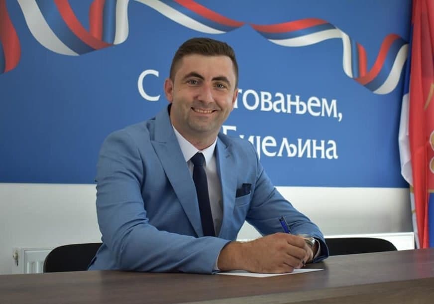 Slika uz članak: (FOTO) ZBOG PODRŠKE VUKANOVIĆU Petrović isključen iz SDS, evo šta su poručili iz stranke