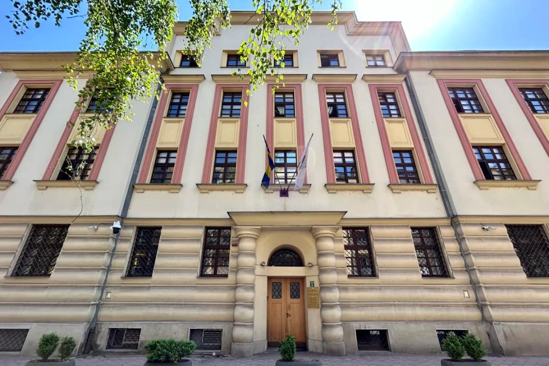Slika uz članak: Sarajliji potvrđena optužnica: U garaži pronađeni kilogrami droge, automatska puška, bombe i raketni bacač