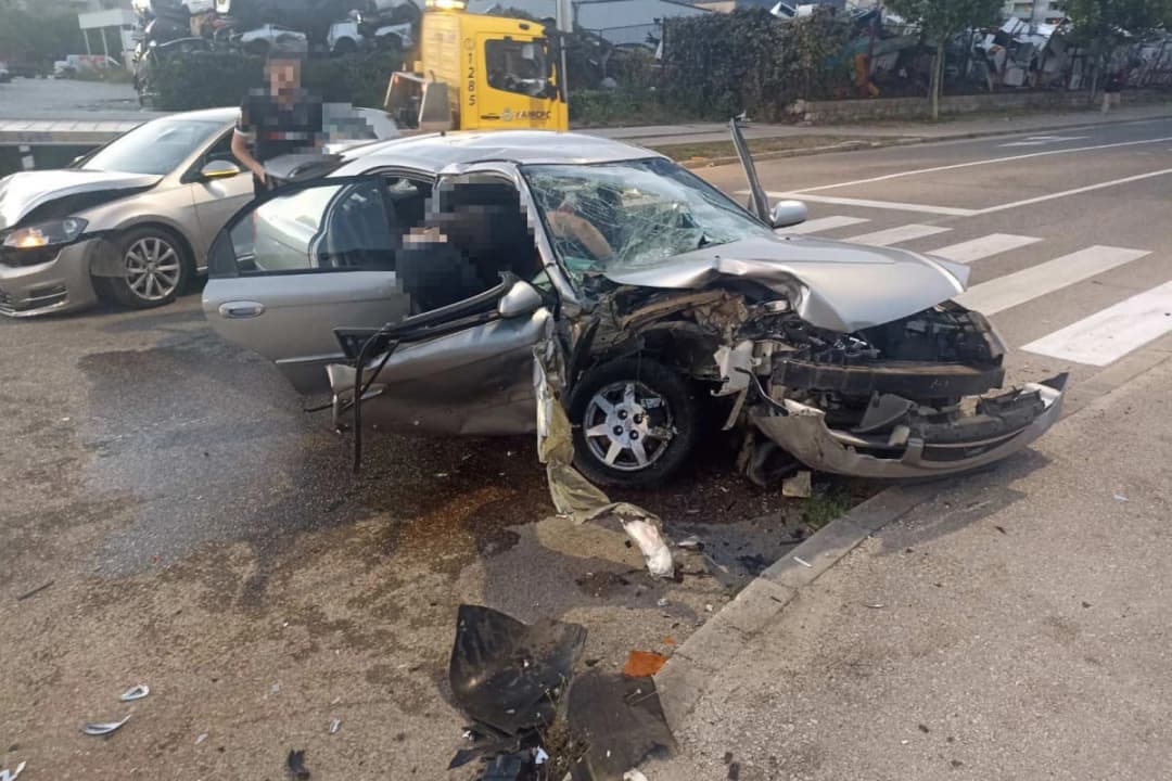 Slika uz članak: Težak sudar u Trebinju, povrijeđeni supružnici
