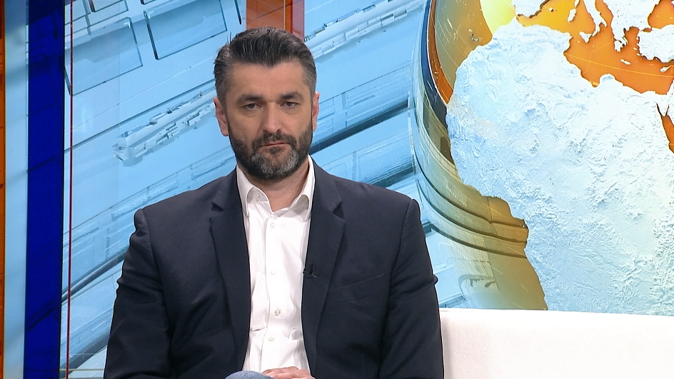 Slika uz članak: Suljagić: Specijalci s maskama i transporteri će upasti u Memorijalni centar