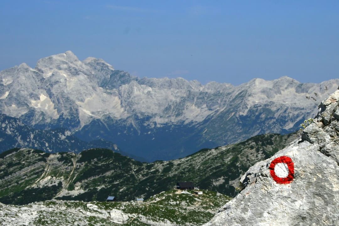 Slika uz članak: Poletje je pomahalo v slovo, a od slovenskih vršacev se nam še ni treba posloviti