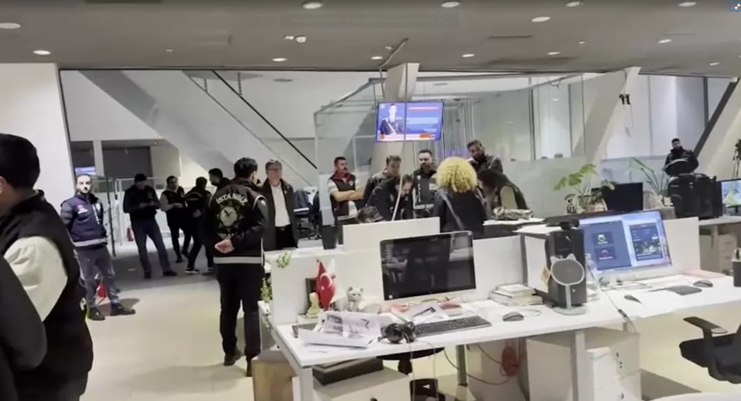 Slika uz članak: Turška policija prevzela nadzor nad opozicijsko televizijsko postajo