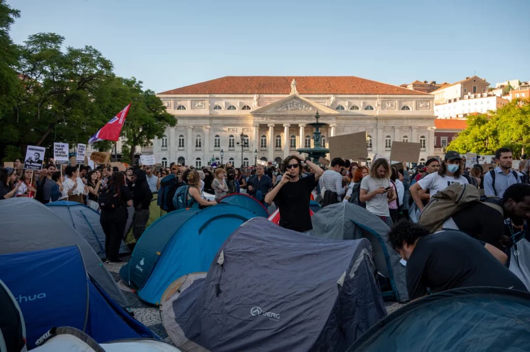 Slika uz članak: Mladi v Lizboni zaradi stanovanjske krize noč preživeli v šotorih