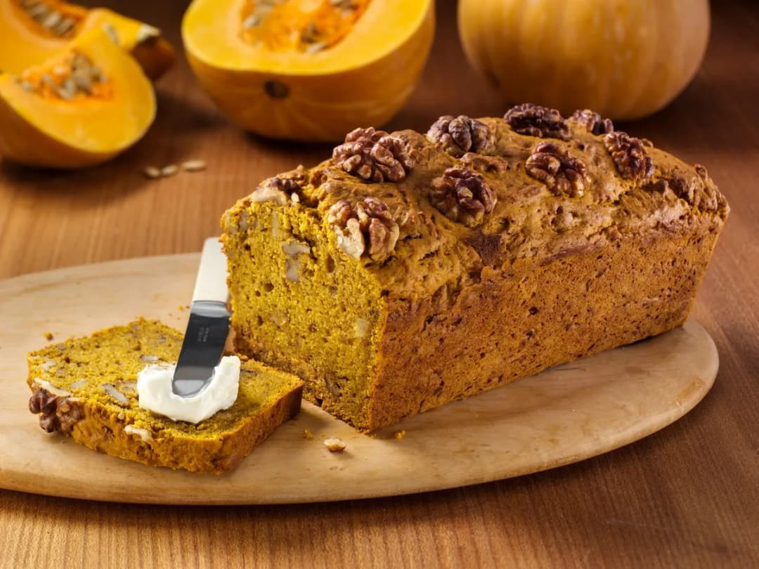 Slika uz članak: Pozabite na bananin kruh: jeseni kraljuje ta sočni bučni recept