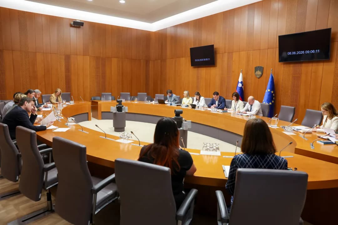 Slika uz članak: Opozicija umaknila zahtevo za sejo o preiskovalkah, predloga ustavne obtožbe Janše še ne bo na oktobrski seji