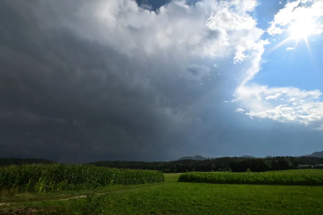 Slika uz članak: V ponedeljek nekaj sonca in nekaj oblakov, temperature pa še vedno nad 20 stopinj