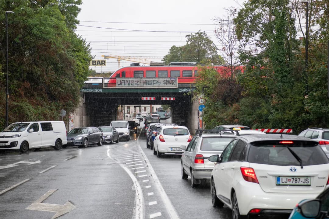 Slika uz članak: Občina bi prometni zamašek rešila z obsežnim rušenjem sredi Ljubljane. A ima veliko težavo