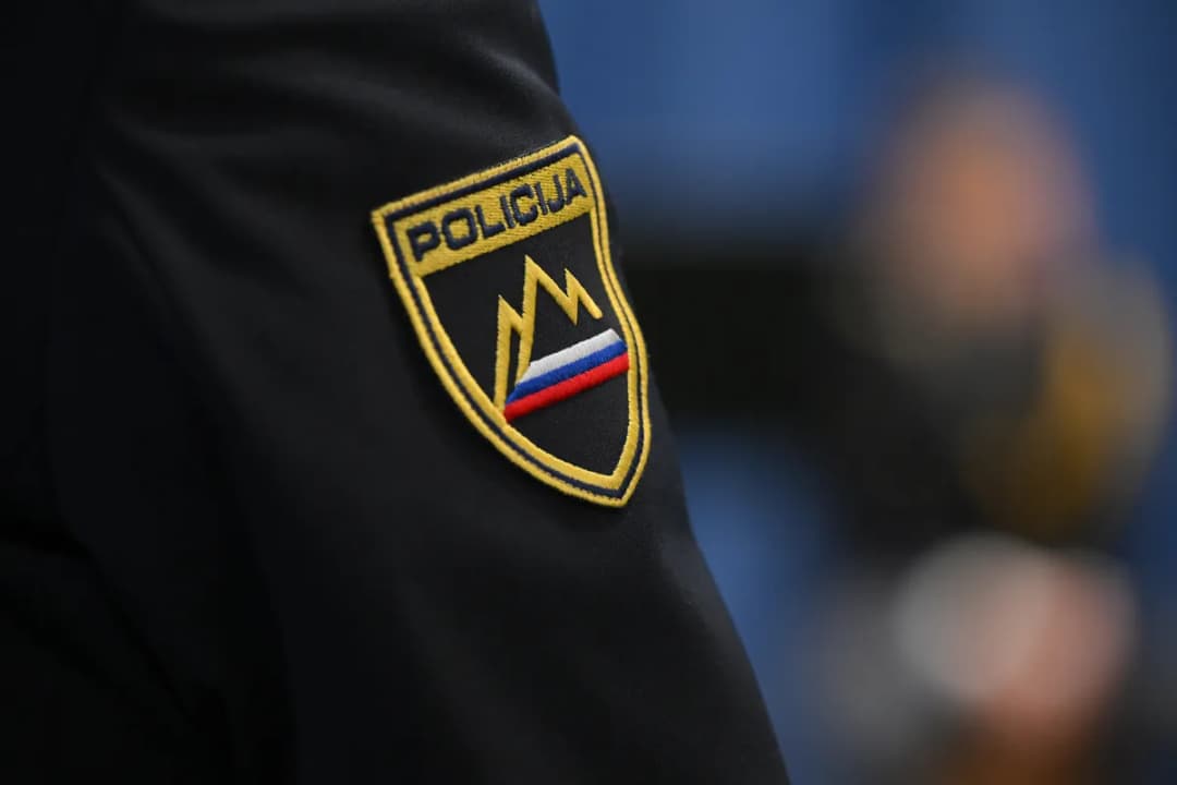 Slika uz članak: V primeru smrti 37-letnika na Čopovi ulici krivdo zanikala še dva policista