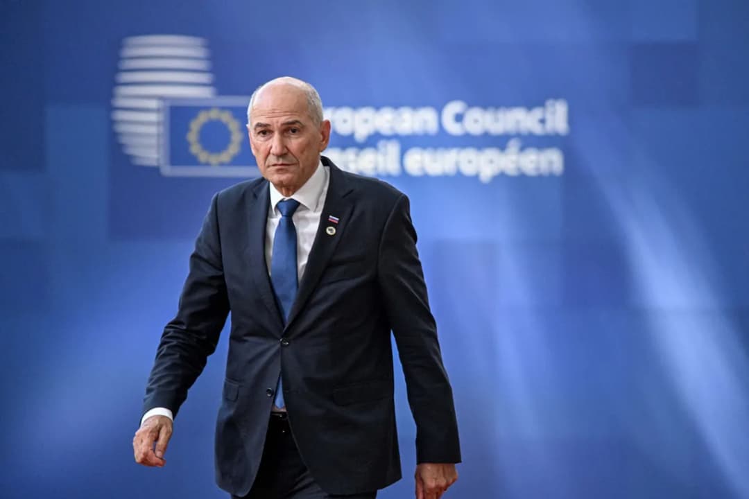 Slika uz članak: Po besedah Janše so bile volitve v Rusiji "politično gledališče"