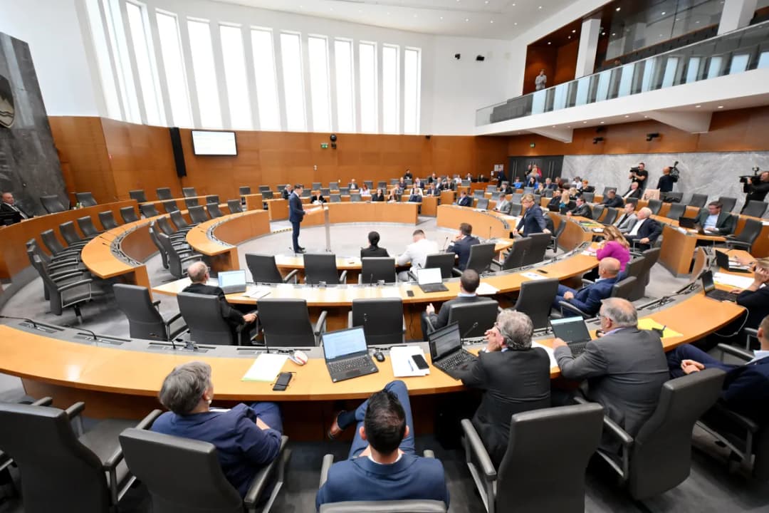 Slika uz članak: Državni zbor se je seznanil z odstopoma Borisa Mijiča in Tee Košir